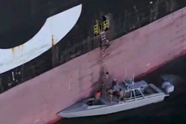 IRGC Navy seizes Epaminondas container ship in Hormuz Strait