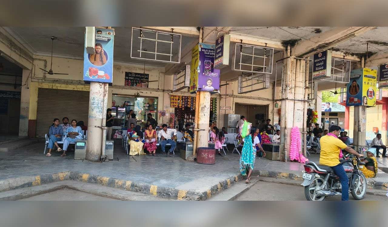 RTC strike hits remote villages in Adilabad region, commuters suffer