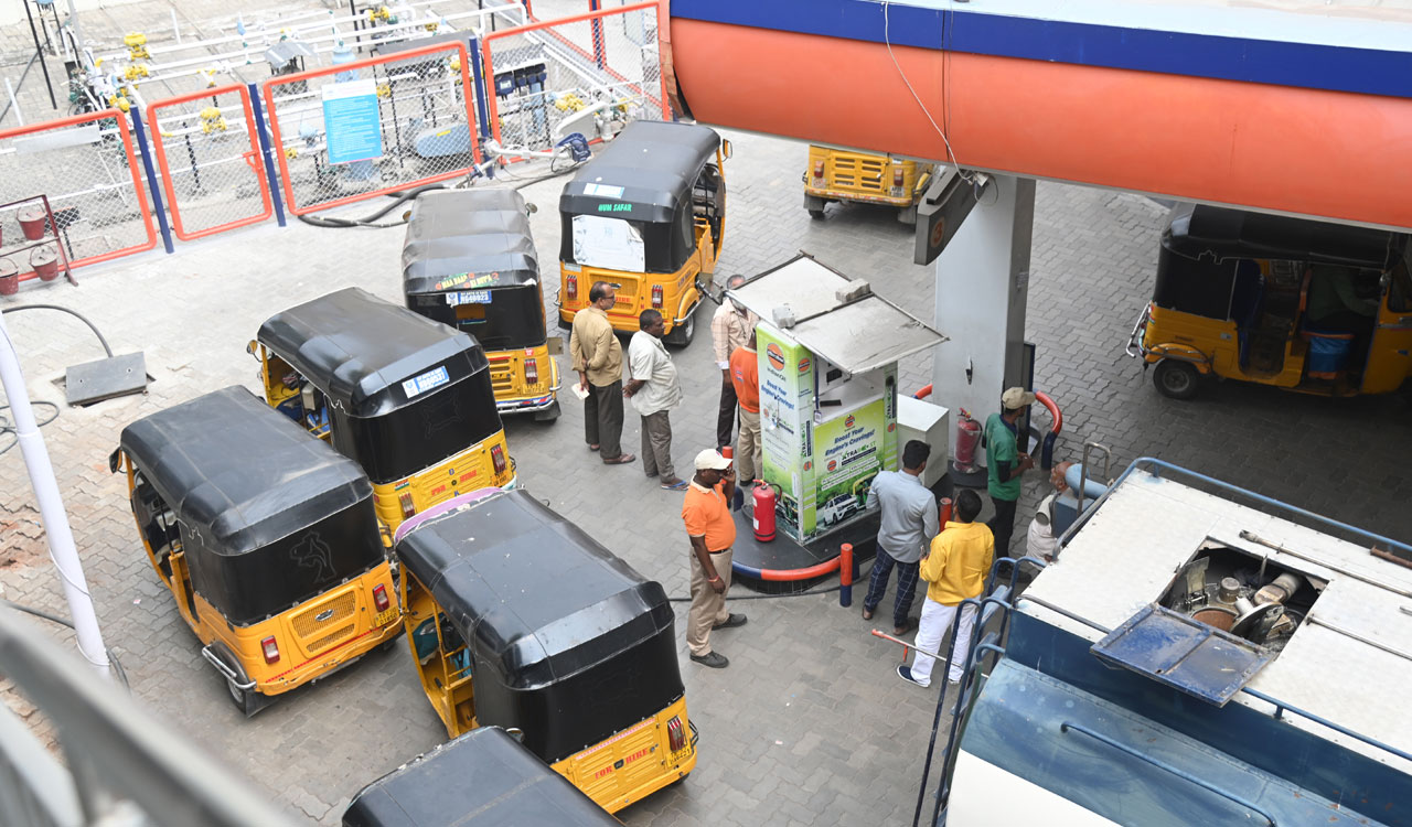 Commercial LPG shortage hits autos, hotels in Hyderabad