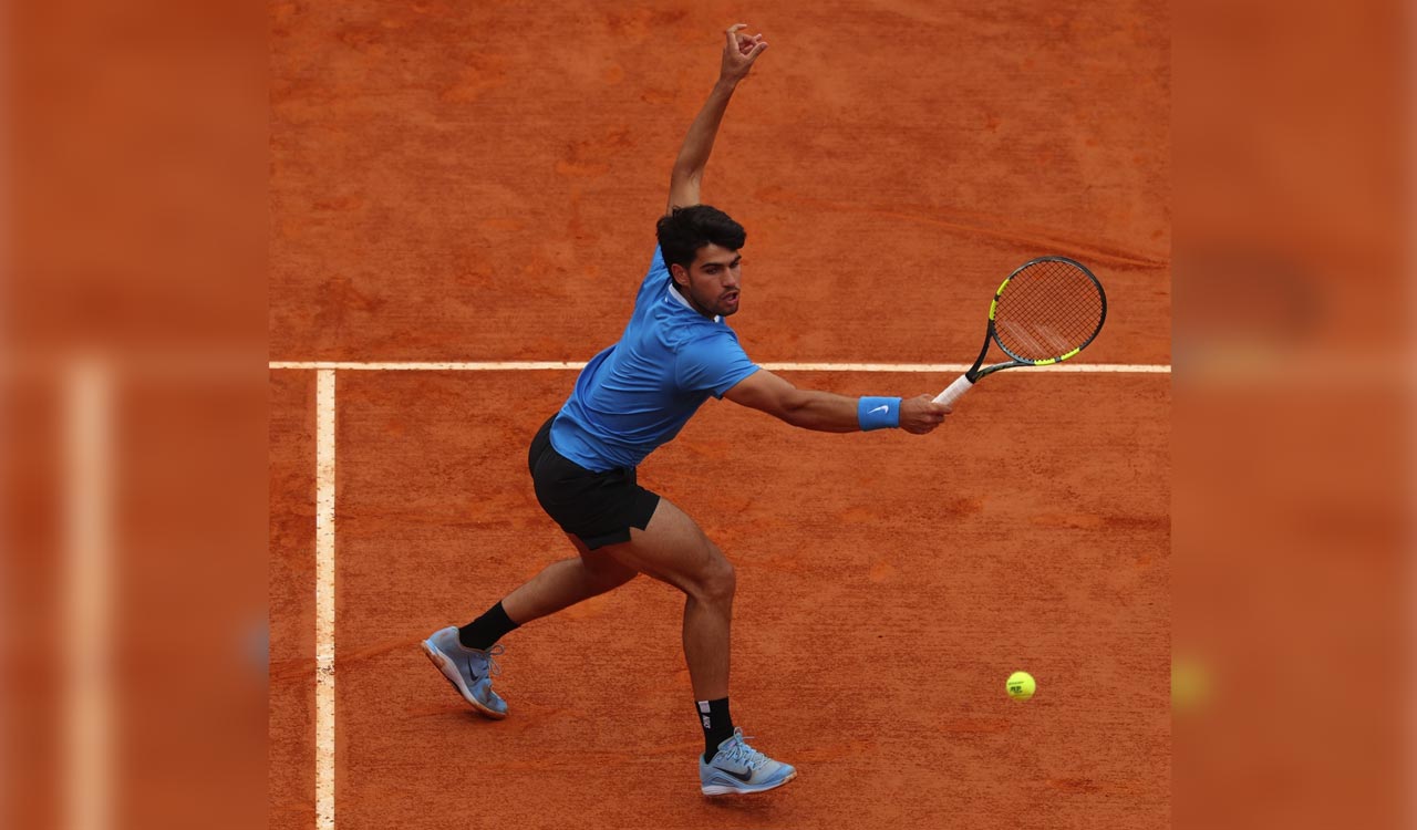 Alcaraz advances in Barcelona Open, Musetti and De Minaur progress