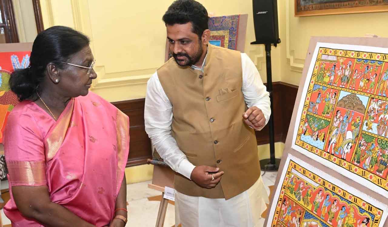 President Murmu honours Telangana Cheriyal artist at Rashtrapati Bhavan