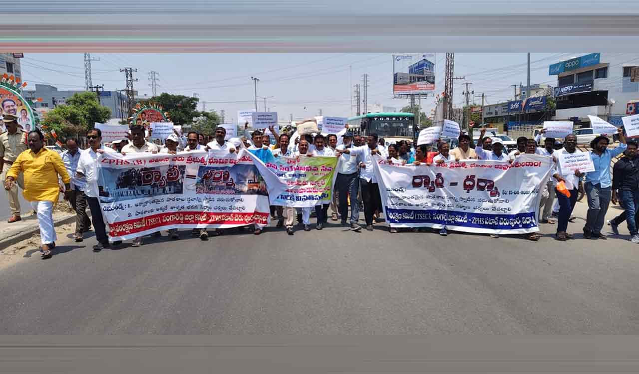Protest erupts in Patancheru over ZP High School land dispute