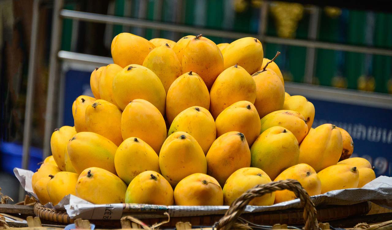 Hyderabad Police warn against chemically ripened mangoes in city markets