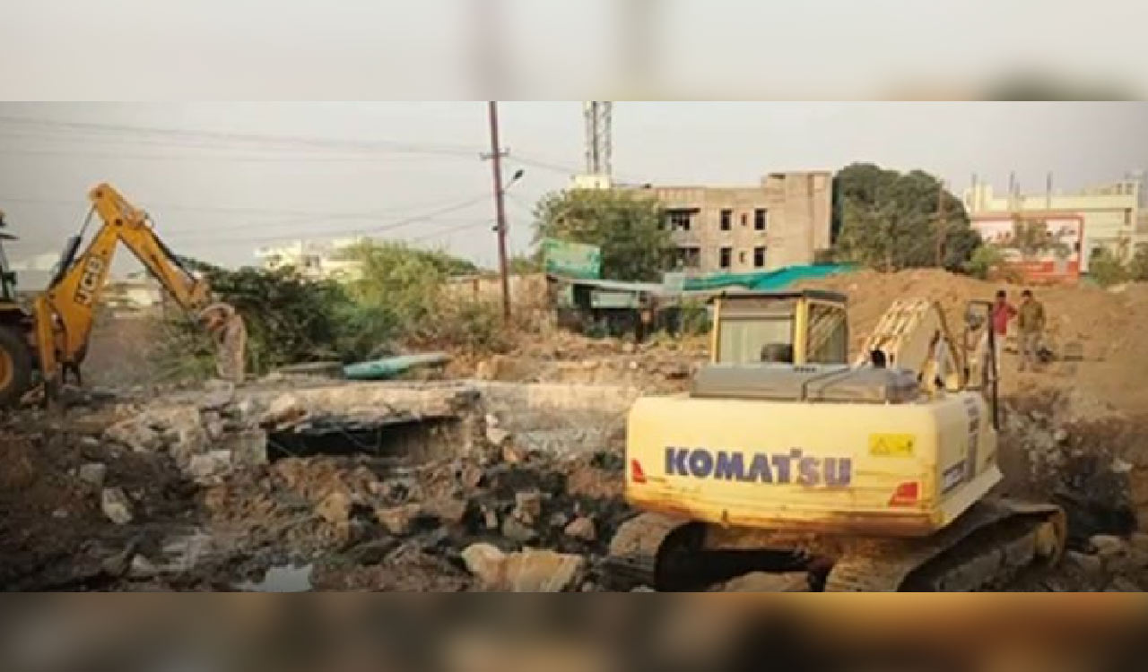 Road dug up on NH-563 ahead of KCR meet; BRS alleges deliberate obstruction by Congress govt