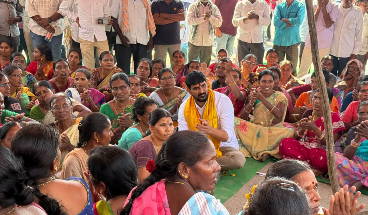 Sirsapalli dumping yard: Kaushik Reddy’s day-long deeksha draws thousands in Huzurabad