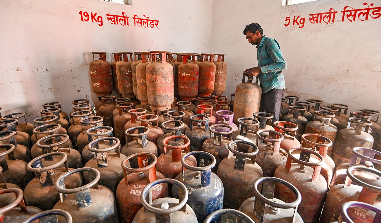 No LPG shortage as 51 lakh LPG cylinders delivered in a day