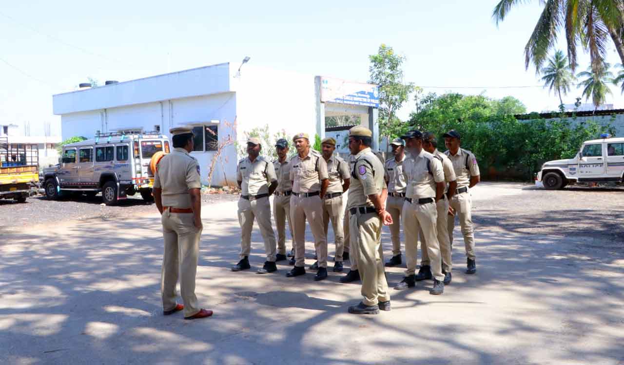 Harish Rao, BRS leaders arrested at Narsingi, en route to Parigi