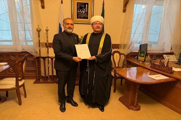 Iran envoy delivers Leader's message to Russian Muftis