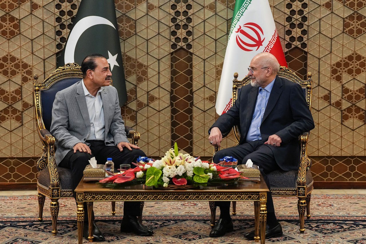 Pakistani Army chief holds meeting with Iran's Ghalibaf
