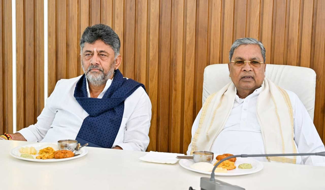 Siddaramaiah hosts breakfast for cabinet colleagues, amid buzz over his exit as CM