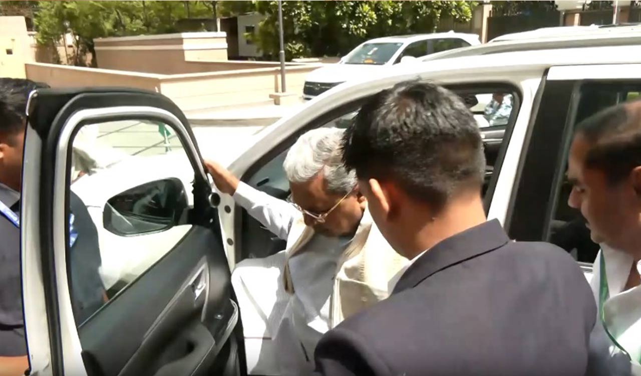 K’taka Congress crisis: Siddaramaiah at Indira Bhavan in Delhi; Shivakumar smiles at ‘next CM’ question
