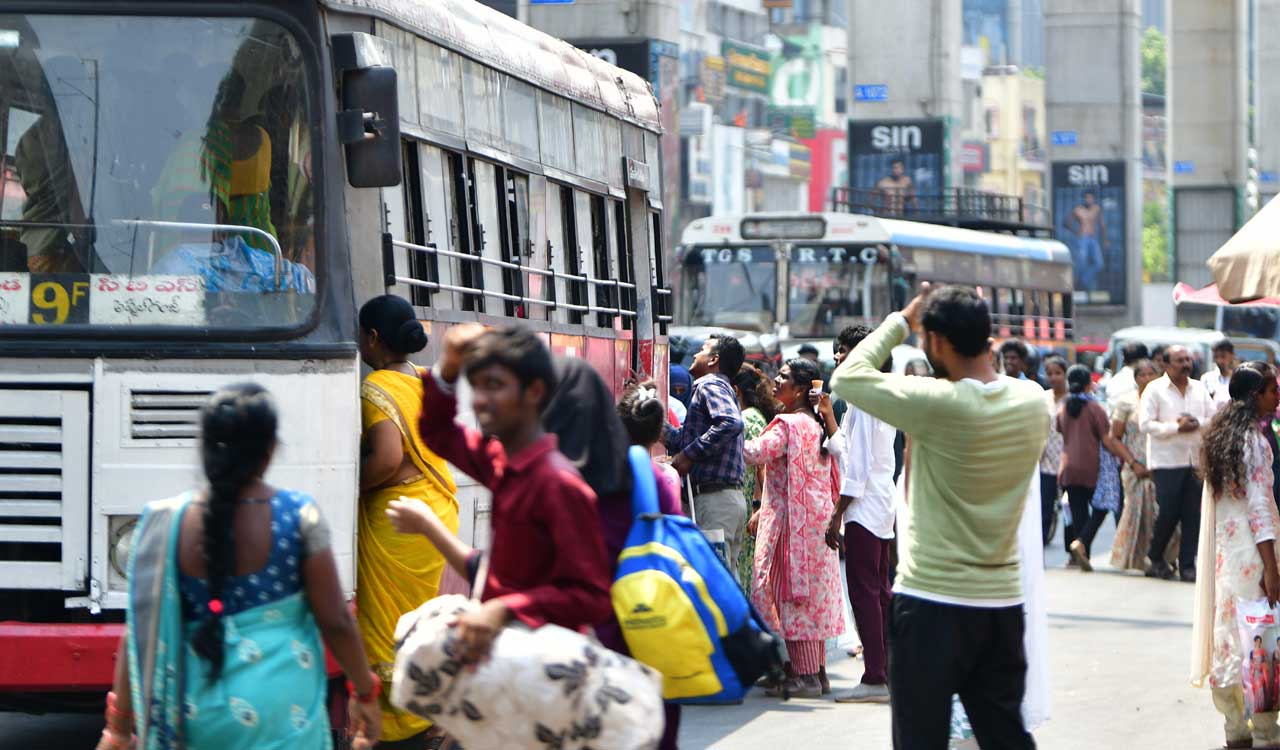 Telangana reels under heatwave as Adilabad touches 44.8 degrees Celsius; Hyderabad also sizzles