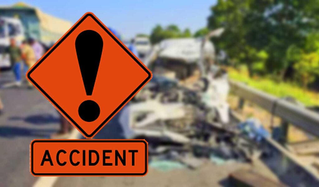  Maharashtra highway accident leaves 13 dead, 20 injured Illustration 