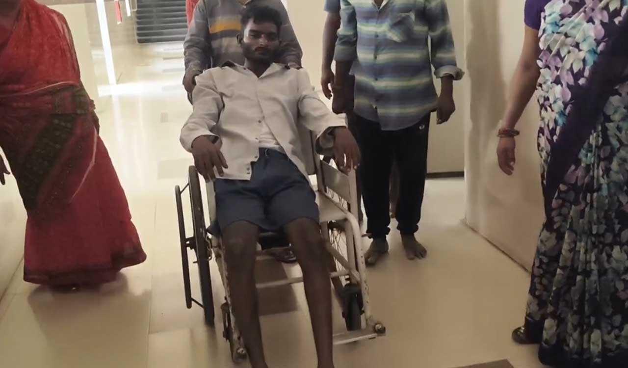 Man jumps off building fearing monkeys attack in Narsapur