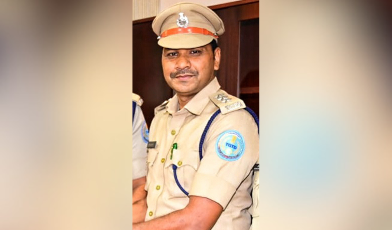 Coal tipper mows down Bhupalpally DTO Venkanna in front of his office