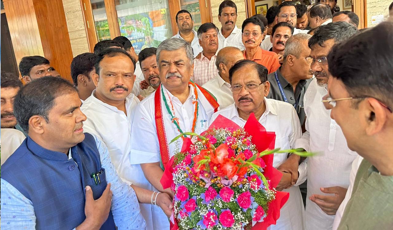 Those after power go with Shivakumar; those who want to strengthen party join me: K’taka Cong Chief Hariprasad