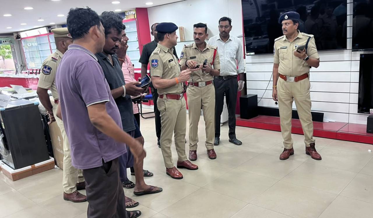 Major burglary at electronics showroom in Khammam, police probe underway