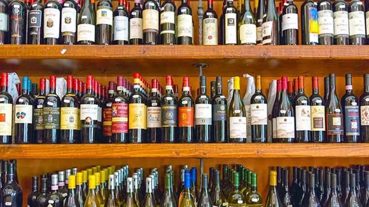 Hyderabad: Rs 1 lakh defence liquor seized in Sainikpuri by Excise officials