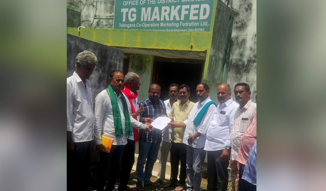 Large number of farmers in Khammam yet to receive money for maize sold in rabi season