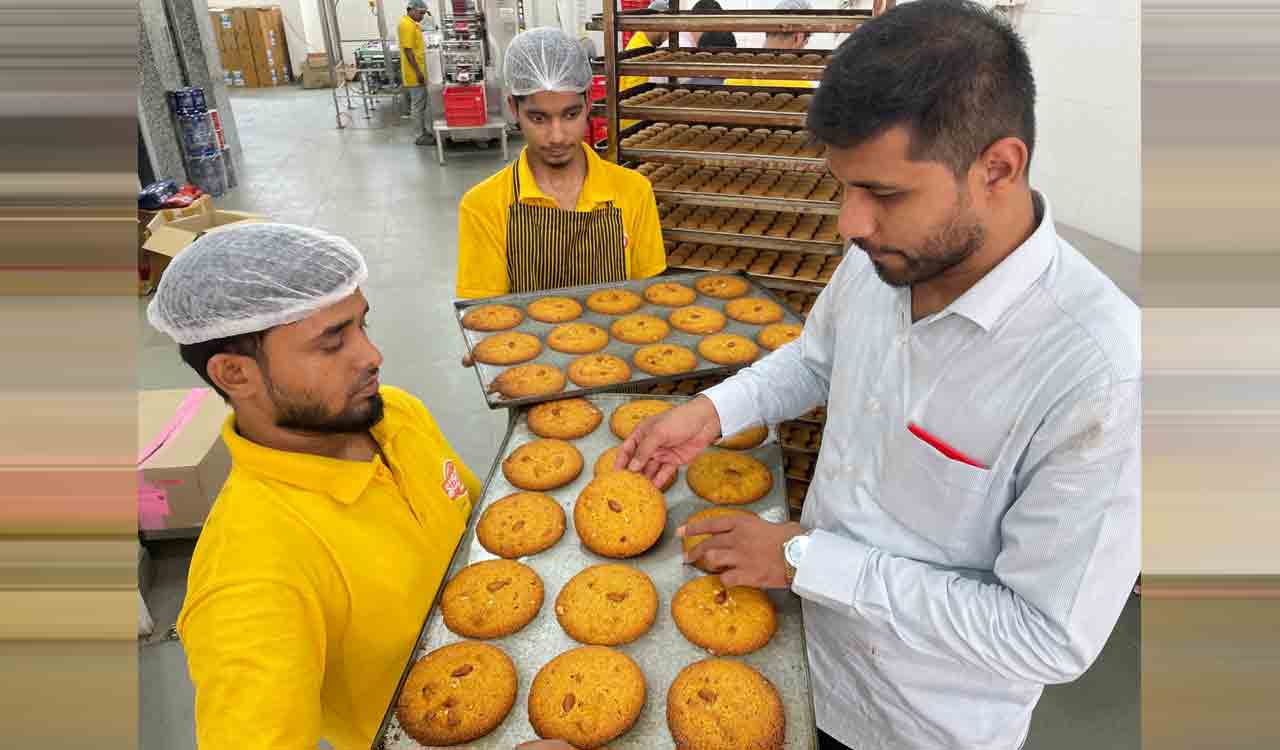 Hyderabad Bakers hold Dum ke Roat prices despite rising fuel costs