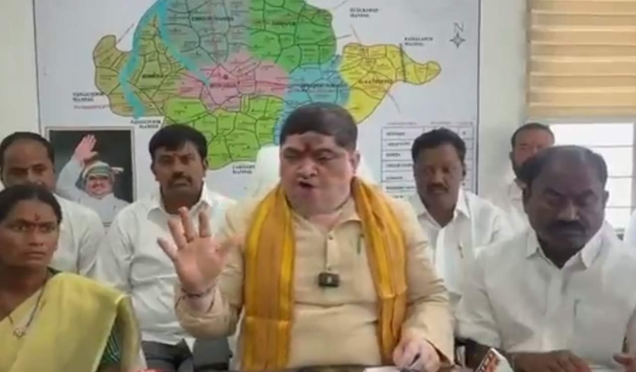Ponnam Prabhakar demands apology from Pawan Kalyan to Telangana people