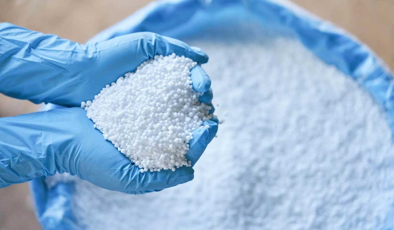 Farmers in Nizamabad face urea distribution woes amid app glitches