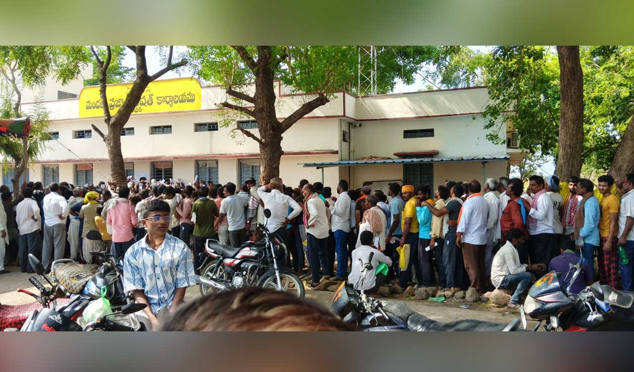 Women sustain injuries during issuance of tokens in Nirmal