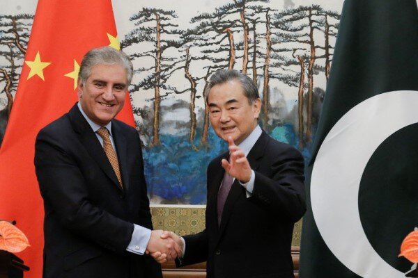 Chinese FM Wang Yi meets Pakistani counterpart