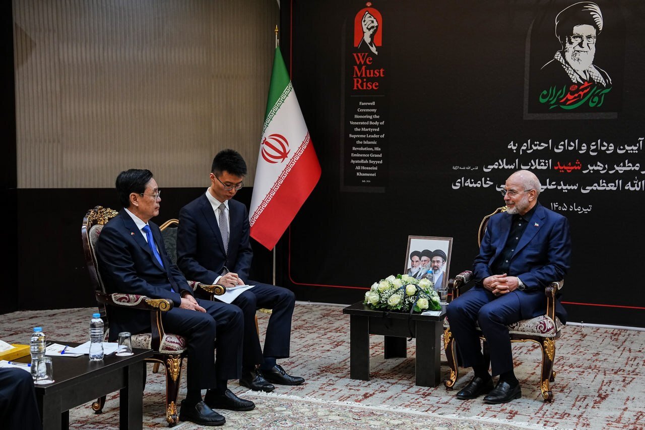 Qalibaf meets Chinese delegation at Leader's funeral