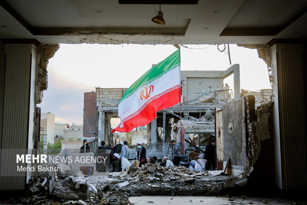 US strikes hit bridges, water plants in south Iran