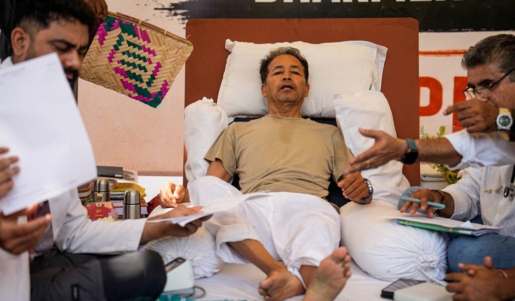 Jantar Mantar protest: Tharoor appeals to Wangchuk to end fast, urges ...