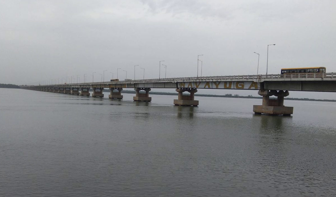Kannada activists protest CWRC order to release Cauvery water to Tamil Nadu