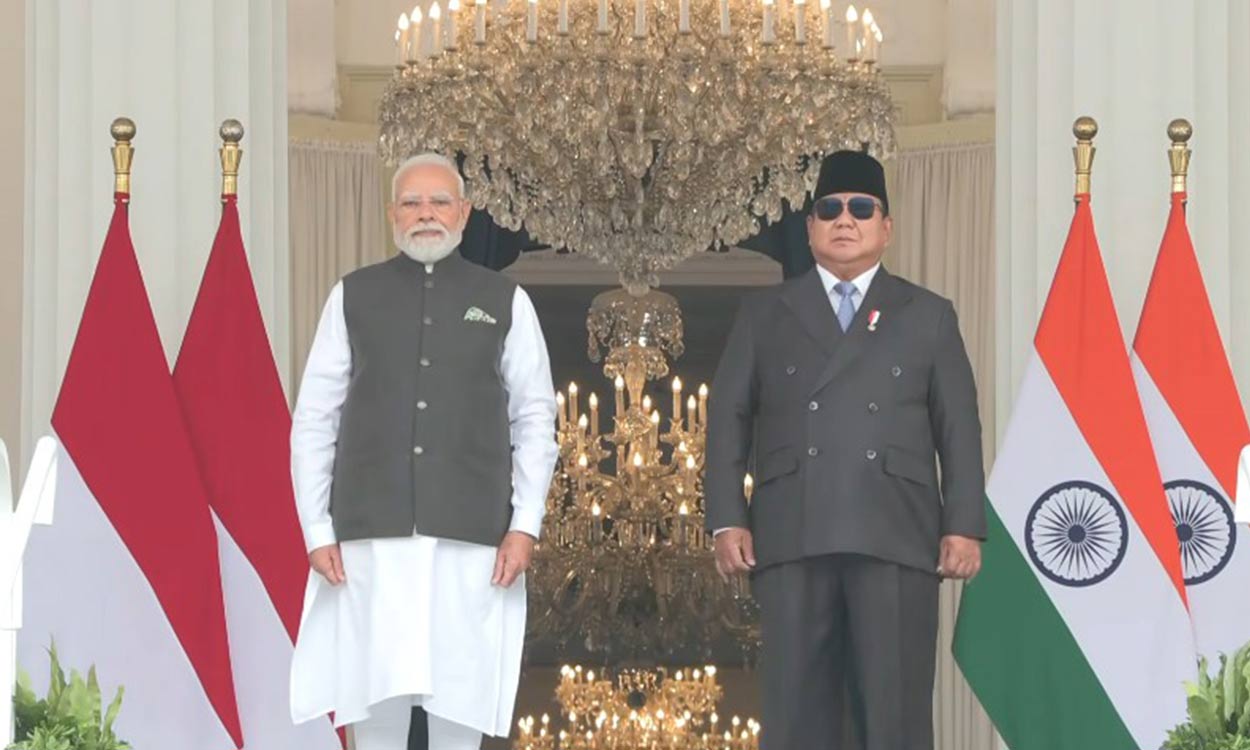 PM Modi accorded grand ceremonial welcome in Indonesia