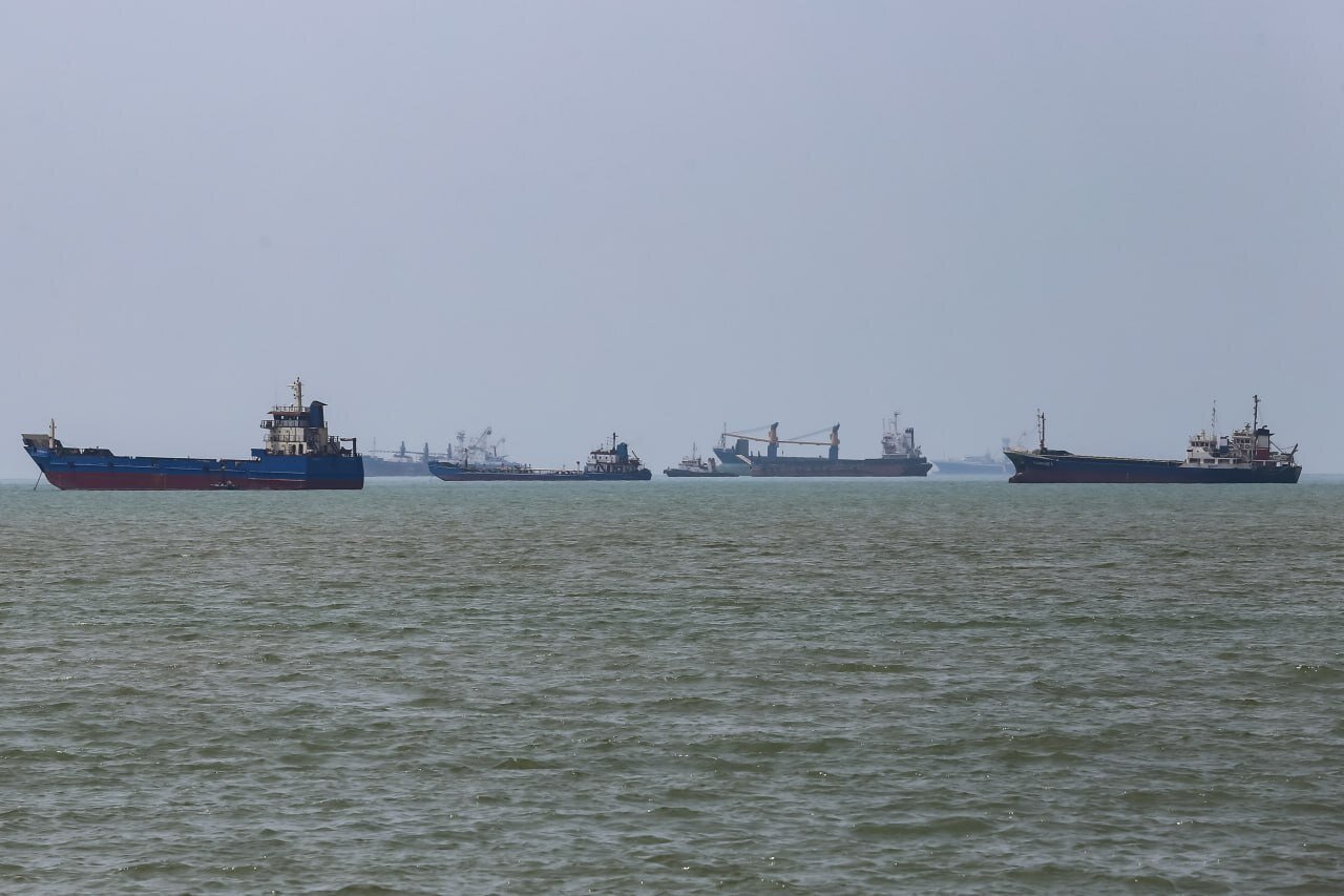 Oil edges higher as US, Iran hit impasse over Hormuz strait