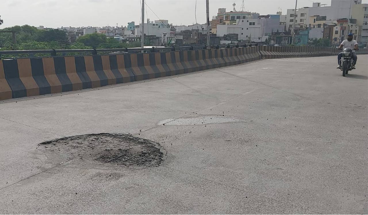 Hyderabad: Recently inaugurated Falaknuma bridge develops pothole