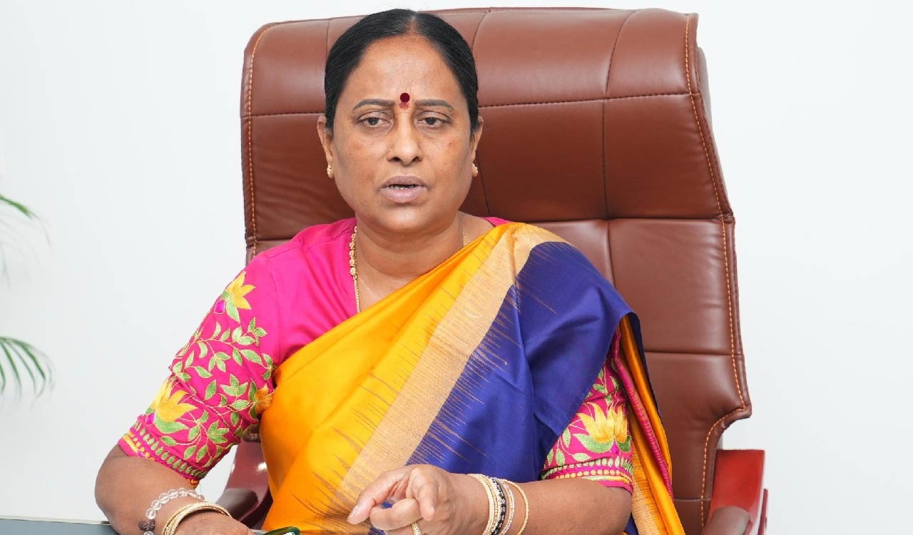 TPCC notice to Konda Surekha triggers differences within Telangana Congress