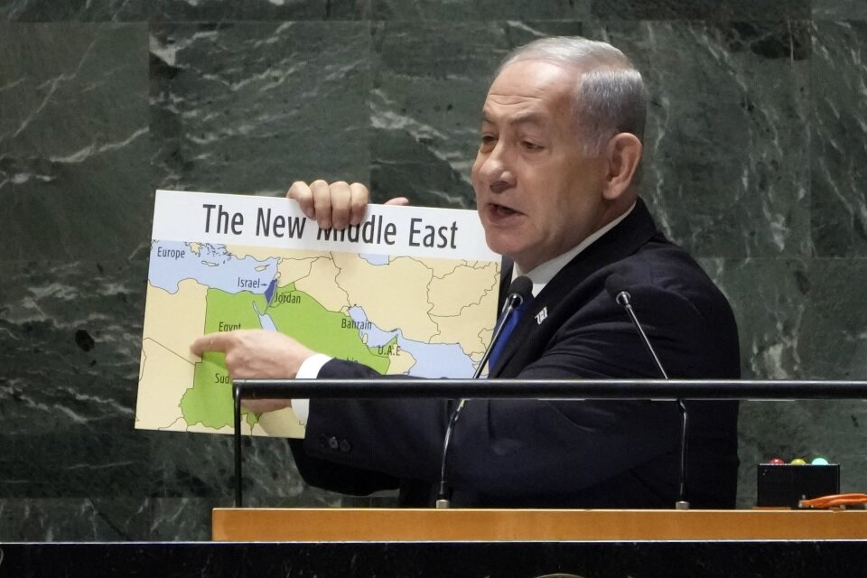 VIDEO: Pro-Palestinian protesters burn Netanyahu effigy