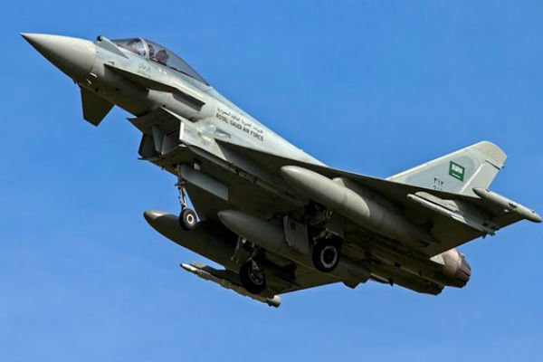 Saudi warplanes heavily bomb Yemeni radars (+VIDEO)