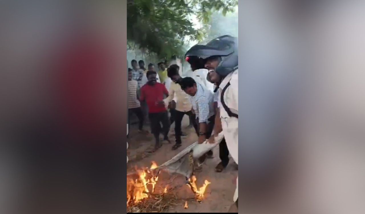 Farmers protest unscheduled power cuts across Siddipet