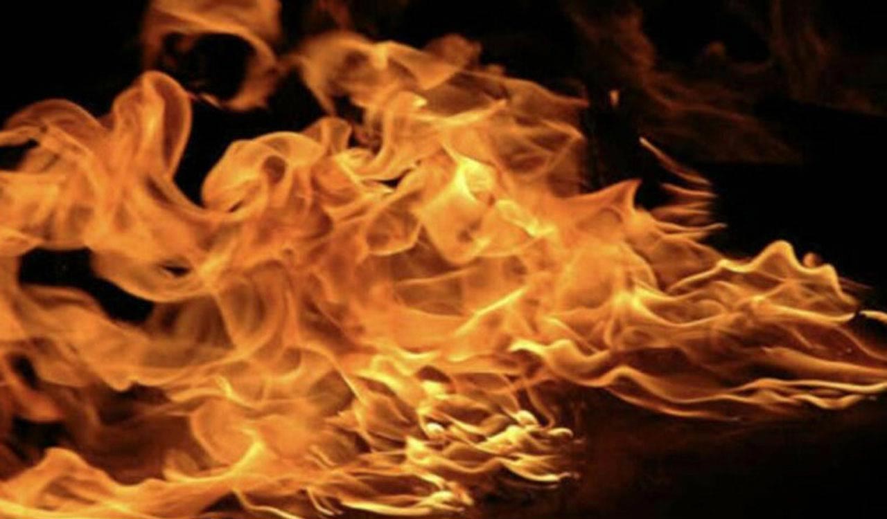 Hyderabad: Fire breaks out at house near YSR Park in Musheerabad