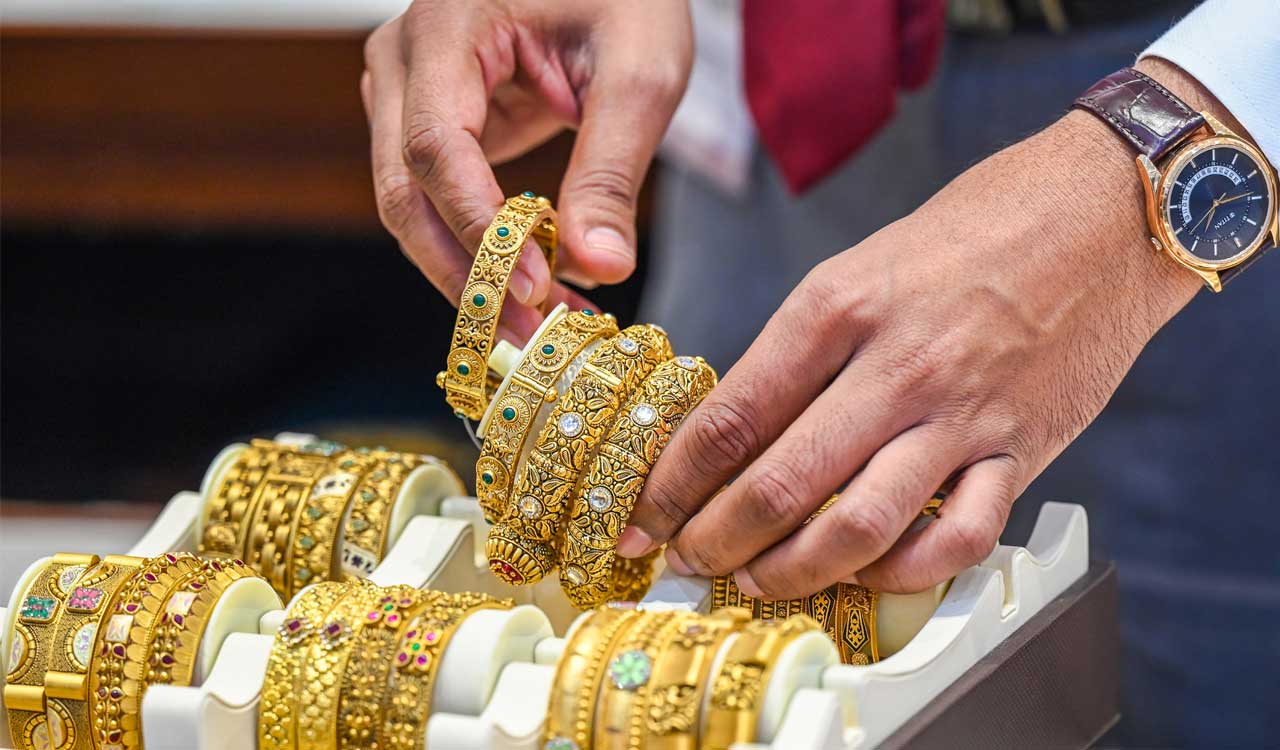 Gold, silver prices rise up to 1 pc ahead of Fed decision