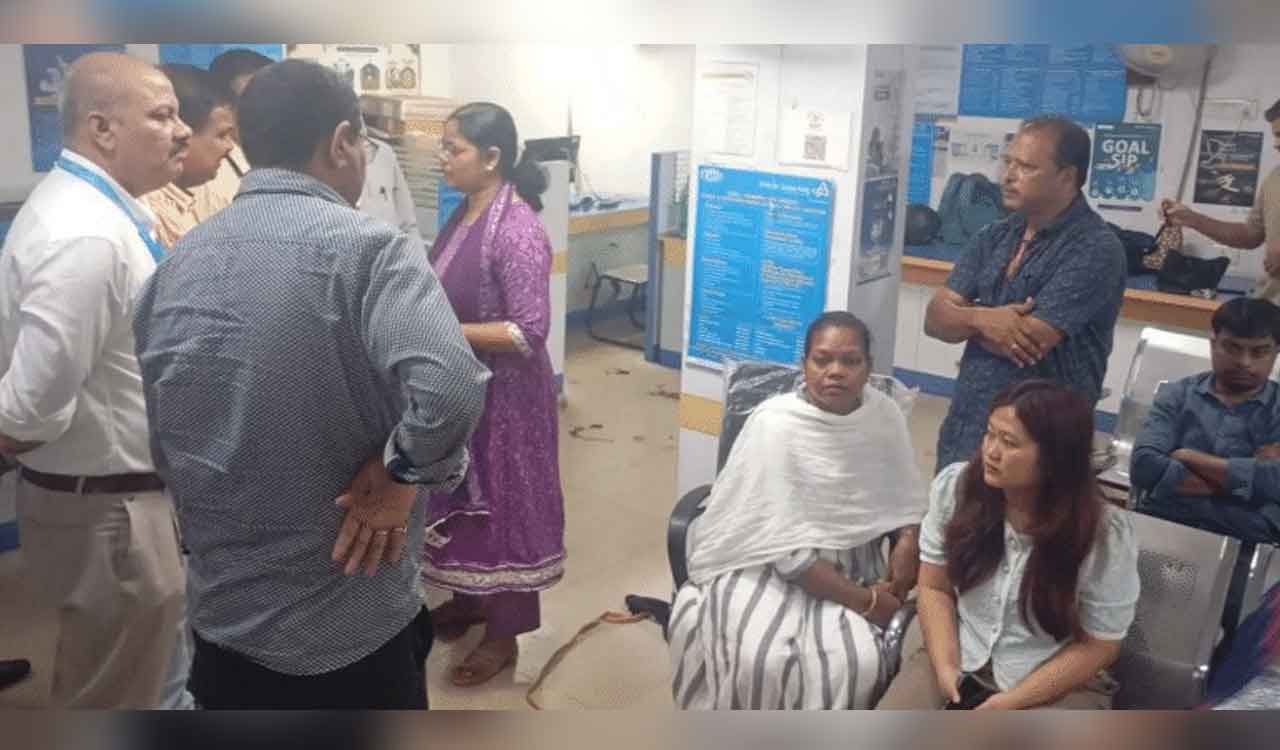 Five armed men loot cash, gold from Canara Bank in Jamshedpur