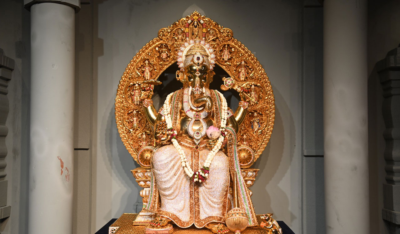 24-karat gold-coated Ganesh idol adorned with 3.83 lakh American diamonds in Hyderabad