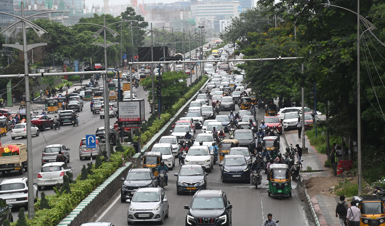 Cyberabad traffic police plan dedicated carriageway from JNTU to Raidurgam