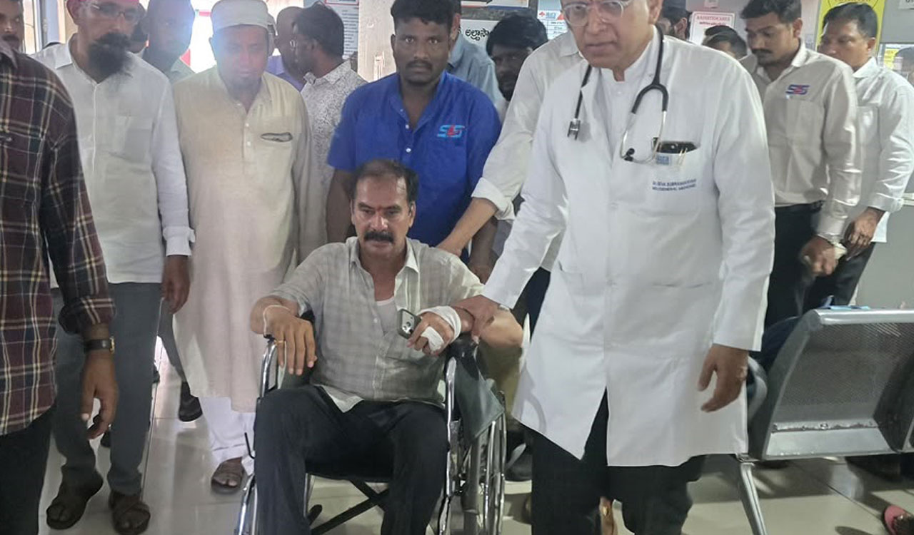 Ex-MLA Vinay Bhaskar discharged from hospital, KCR enquires about his health