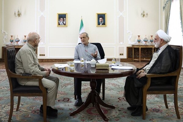 Iran's top officials hold meeting