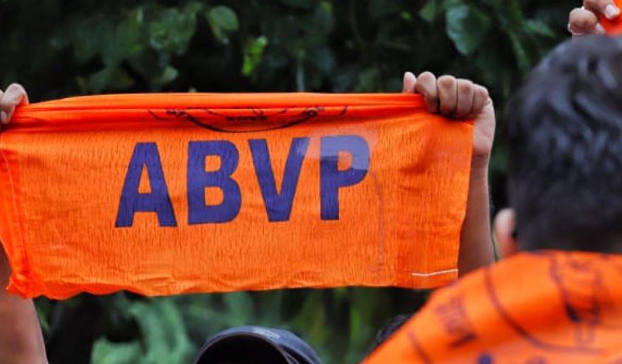 ABVP condemns Telangana police’s selective action against HCU cadre