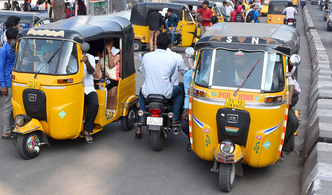 Activists flag overloading, speeding by autos and maxi cabs in Telangana
