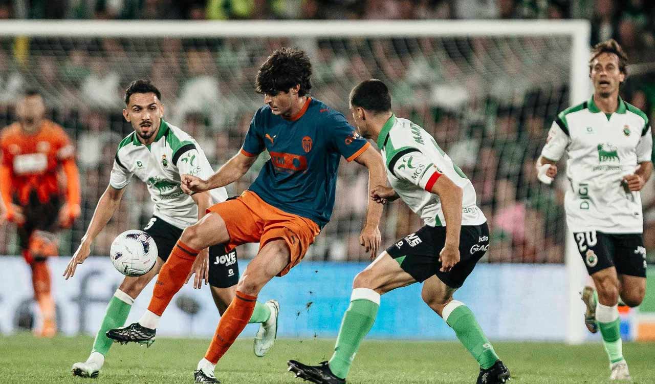 La Liga: Valencia rescue draw as Betis thrash Osasuna 5-2