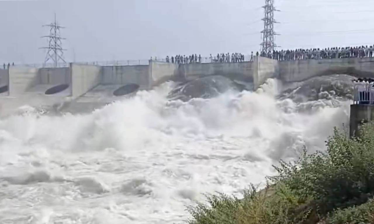 Narlapur pumps come to halt within hours of commencing operation, farmers concerned